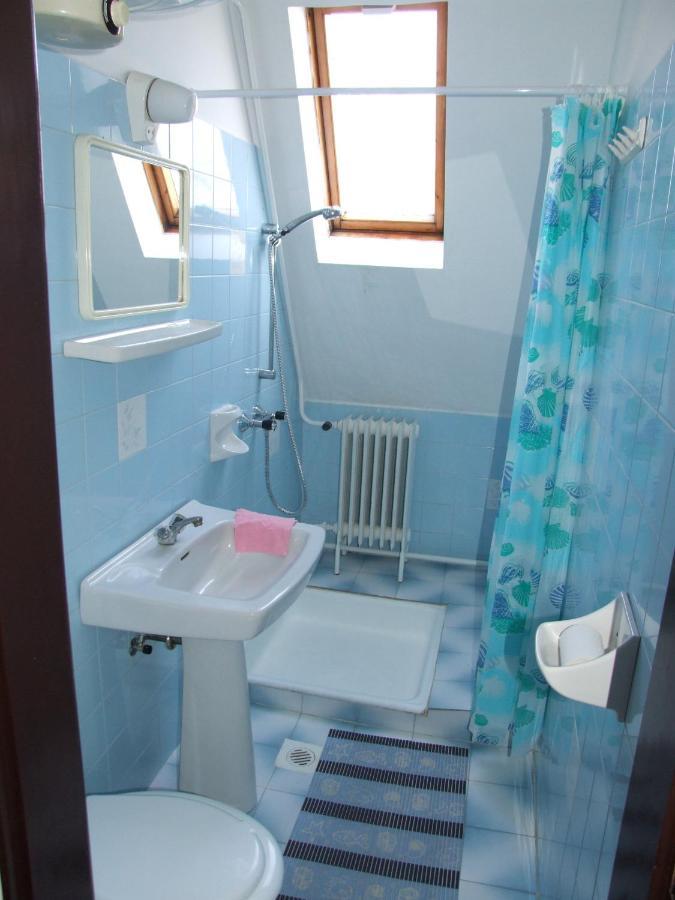 ホテル Revesz Vendeghaz ハルカーニャ 部屋 写真